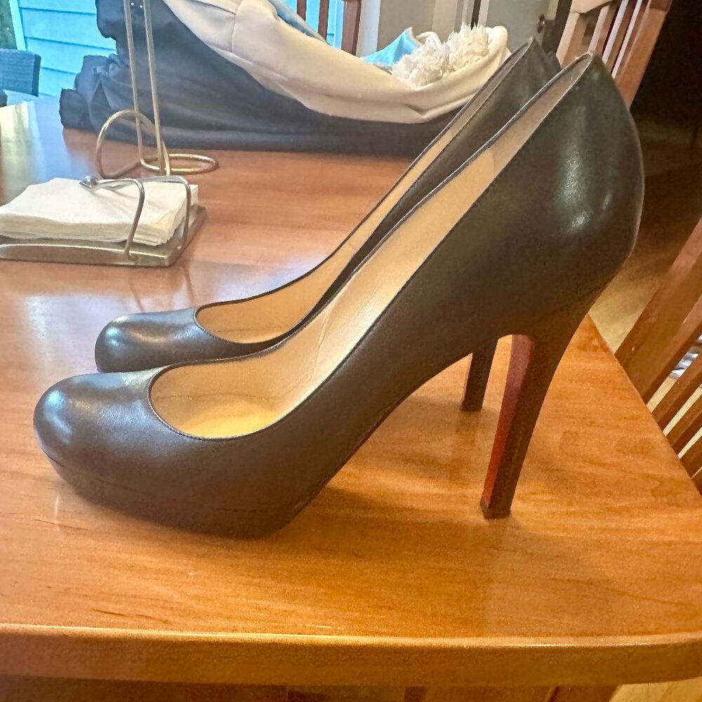 Like new Christian Louboutin heels black size 10 40.5